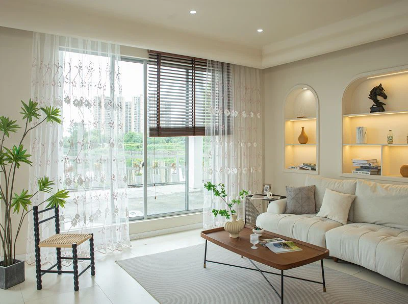 Scáileán Fuinneog Bróidnithe Eangach