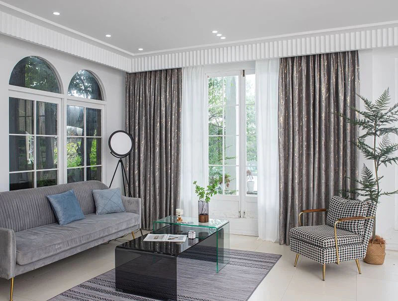 Imbhalla veilbhit na hÍsiltíre le patrún marmair agus scragall óir